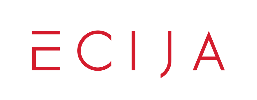 Logotipo de una empresa en color rojo sobre fondo negro.